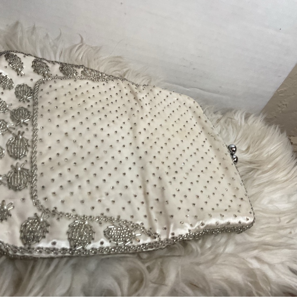 Elegant Vintage Silver & white beaded beetle Clutch - Picture 9 of 11